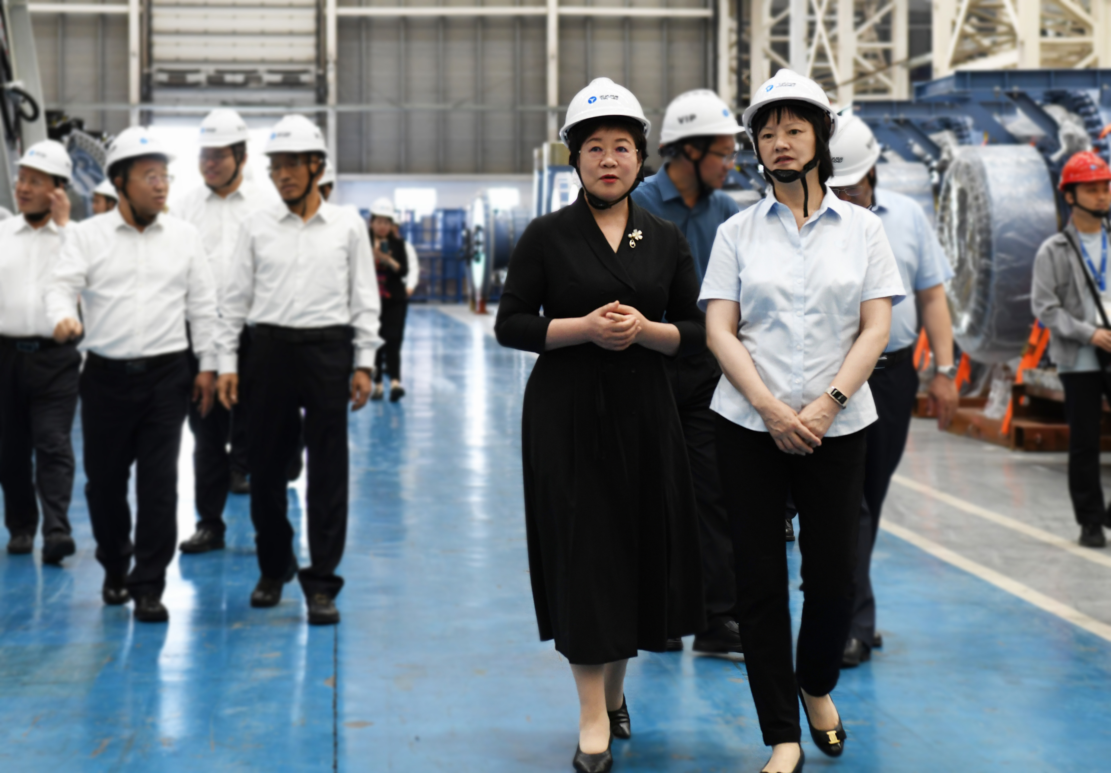 阿拉善盟盟委書(shū)記黃雅麗前往威尼斯9499登錄入口股份考察調研